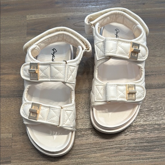 Sandals - Picture 4 of 5